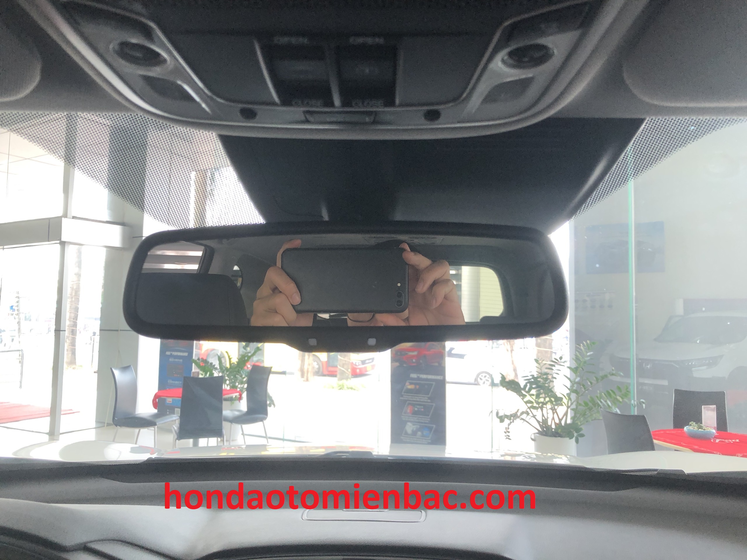 gương chiếu hậu trong xe honda crv 2023