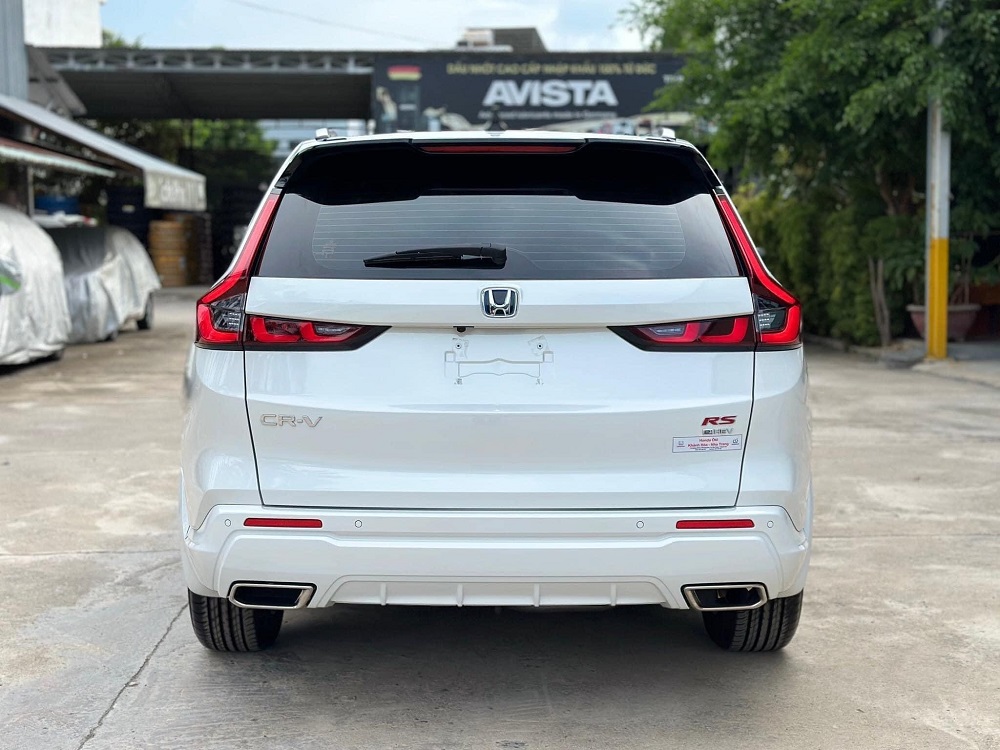 Đuôi xe Honda CRV 2024  bản HEV màu trắng