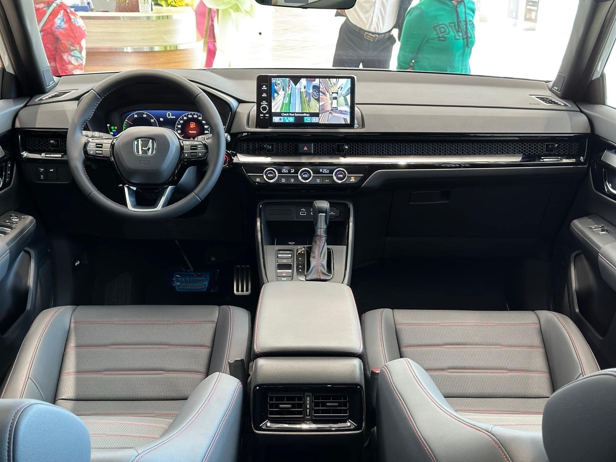 Nội thất khoang lái Honda CRV HEV 2024 tại Việt Nam