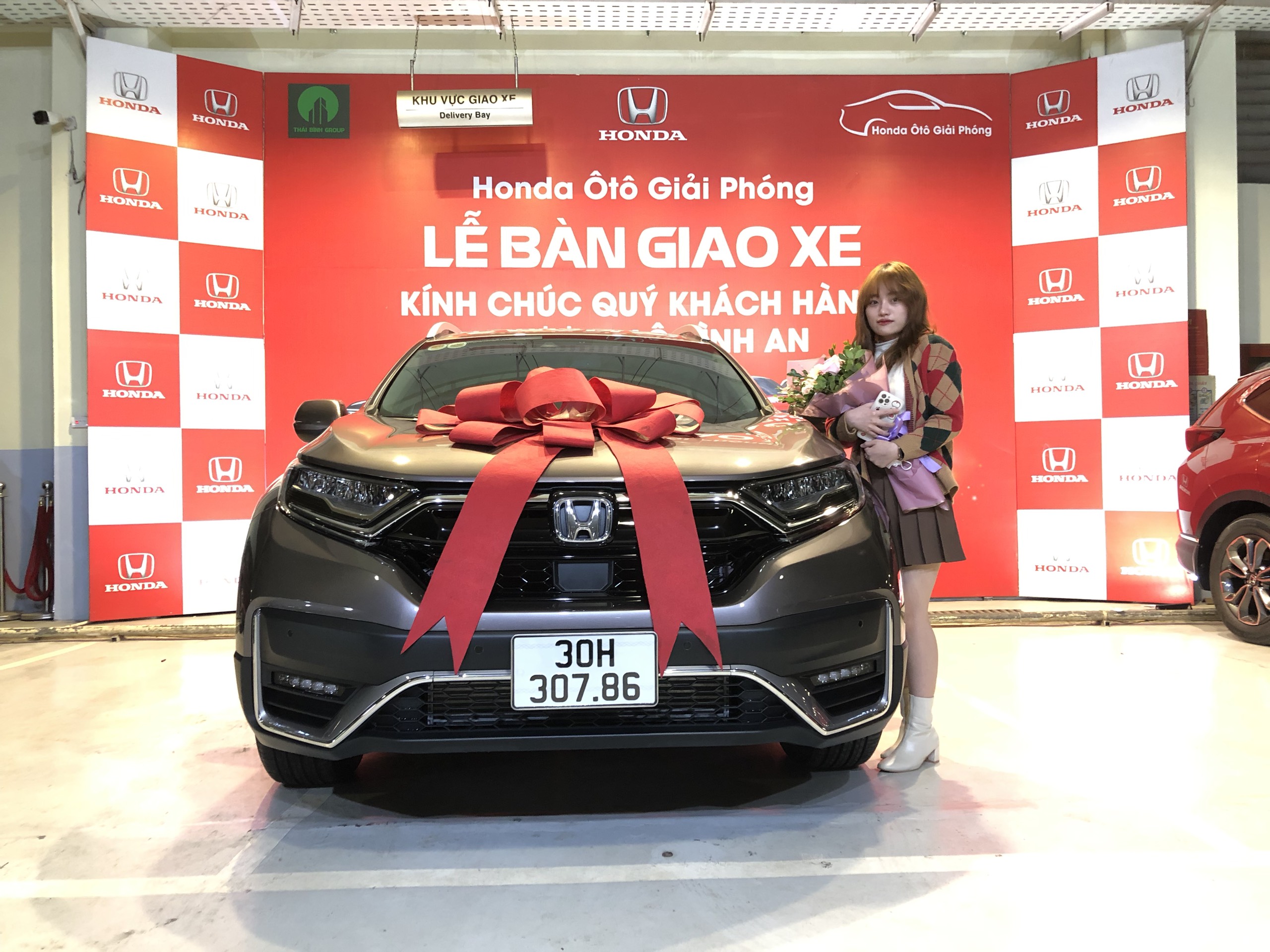 Giao xe honda crv cho khách hàng ở hà nội
