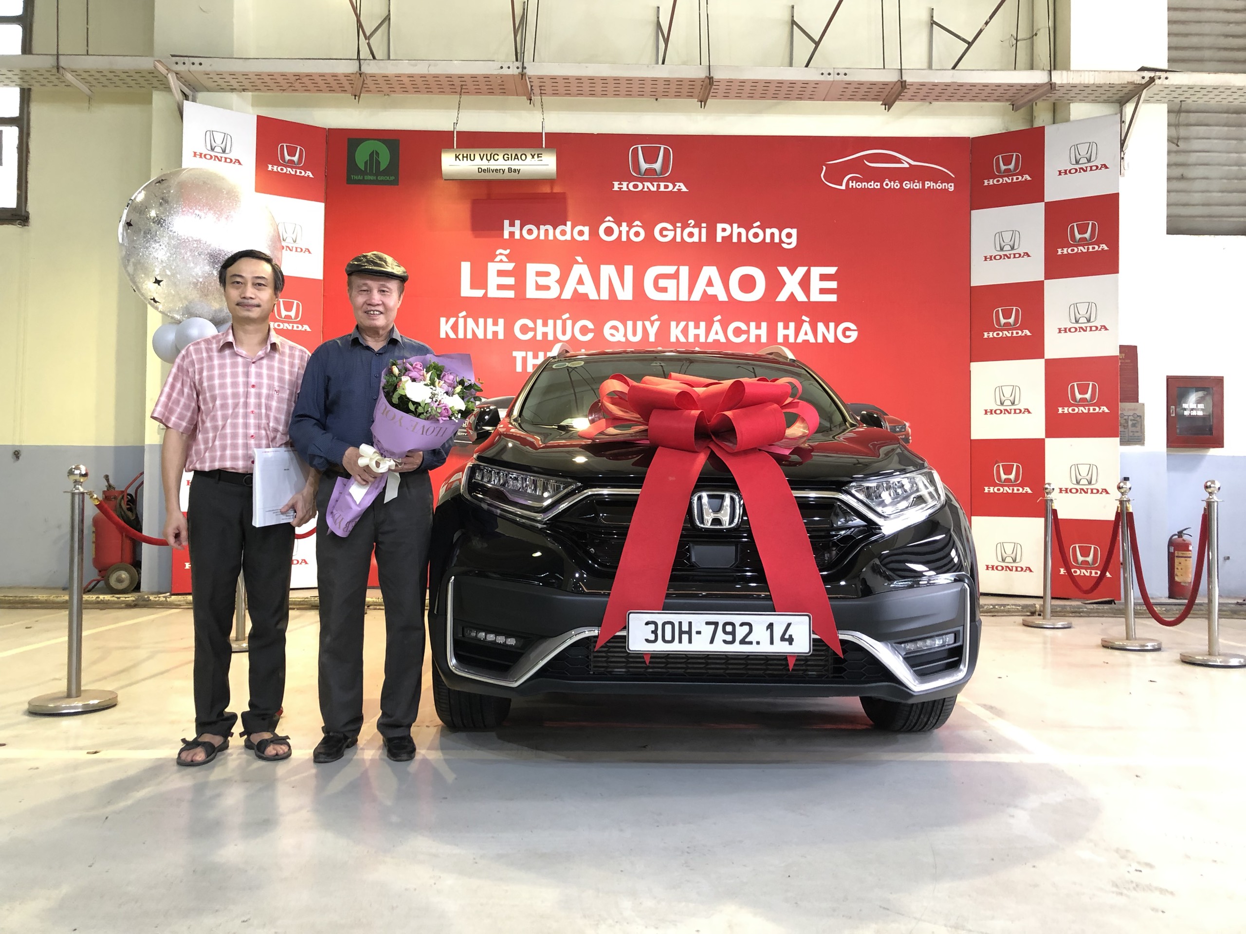 Giao xe honda crv cho khách hàng ở hà nội